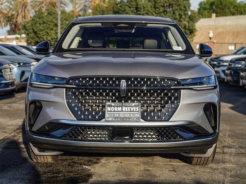 Used 2025 Lincoln Nautilus Premier w/ Equipment Group 102A image 4