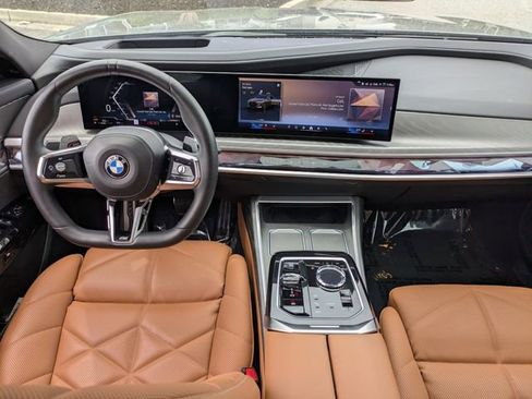 Used 2023 BMW 740i w/ Parking Assistance Package RWD image 15