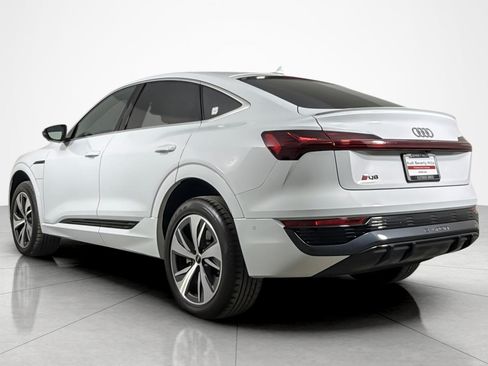 Used 2024 Audi Q8 e-tron Premium Plus w/ Premium Plus Package AWD/4WD image 3