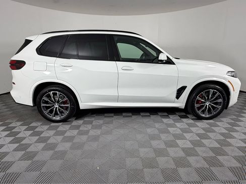 New 2026 BMW X5 xDrive40i w/ M Sport Package AWD/4WD image 2