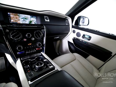 Used 2022 Rolls-Royce Cullinan image 15