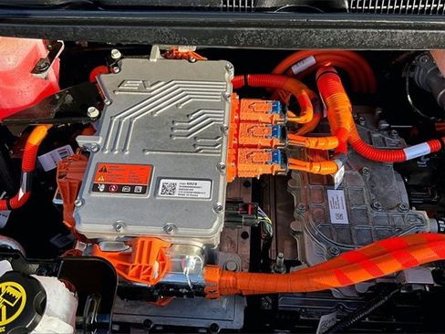 Used 2023 Chevrolet Bolt LT w/ Infotainment Package image 31