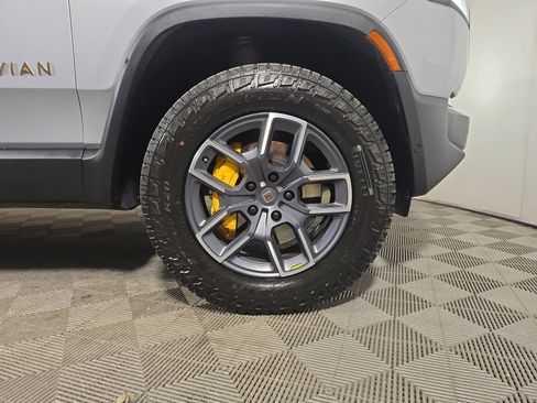 Used 2023 Rivian R1T Launch Edition image 11