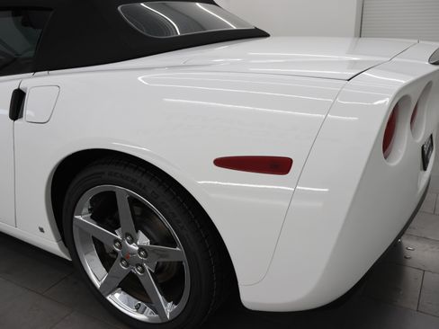 Used 2007 Chevrolet Corvette Convertible w/ Preferred Equipment Group RWD image 28