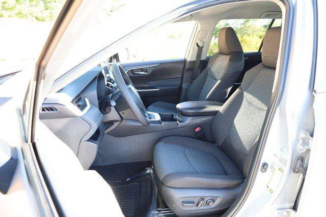Used 2025 Toyota RAV4 XLE AWD/4WD image 9