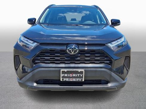 Used 2025 Toyota RAV4 XLE AWD/4WD image 2