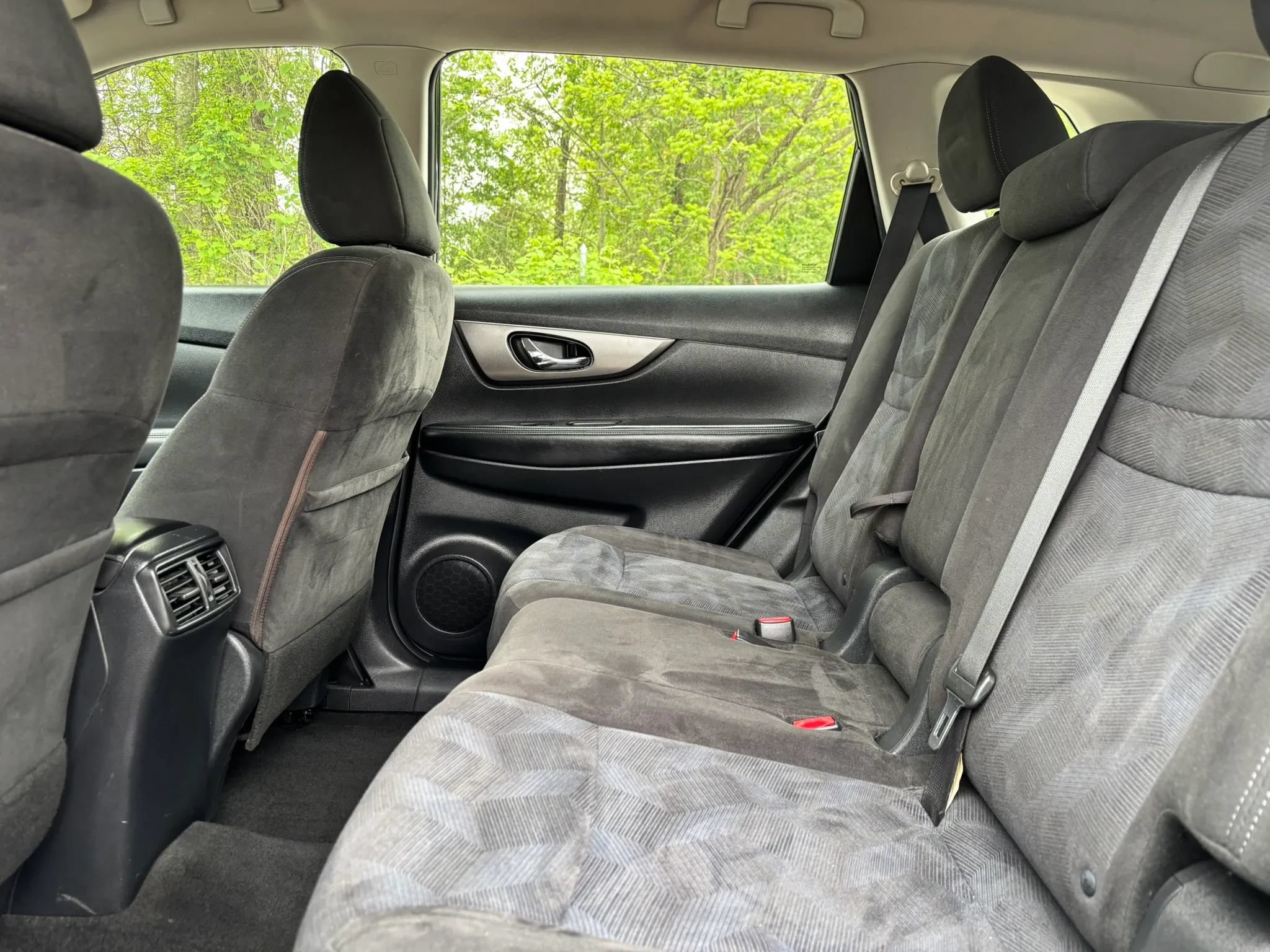 Used 2015 Nissan Rogue S FWD image 13