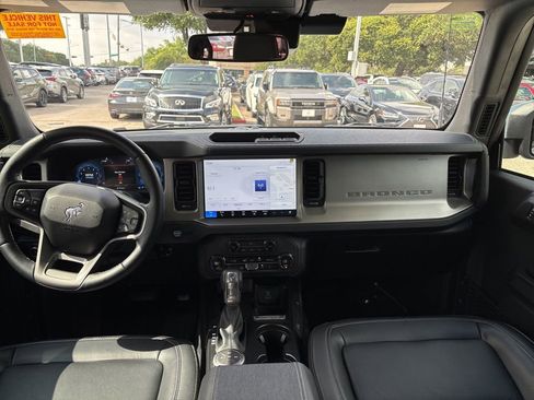 Used 2025 Ford Bronco Outer Banks AWD/4WD image 18