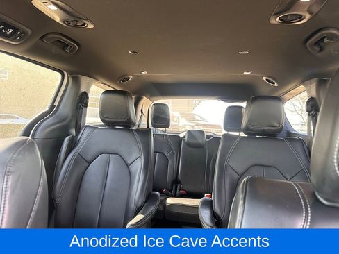 Used 2024 Chrysler Pacifica Select image 16