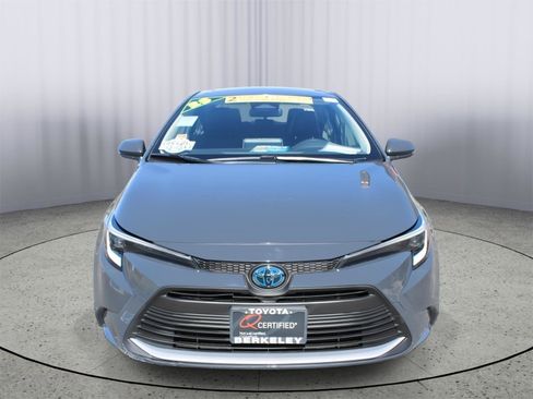 Used 2023 Toyota Corolla XLE image 3
