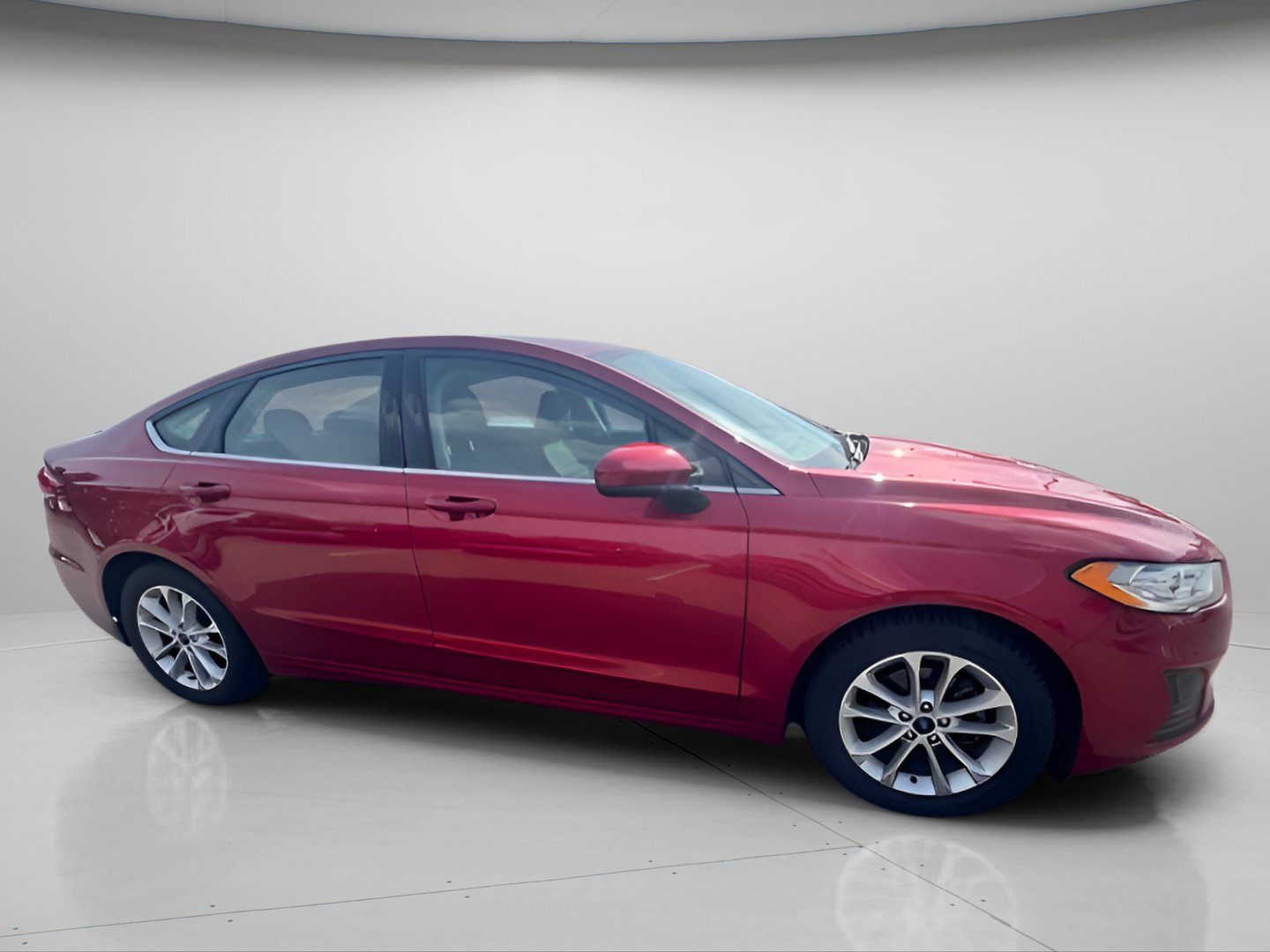 Used 2020 Ford Fusion SE FWD image 2