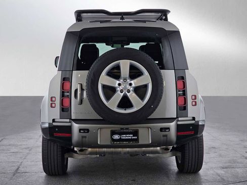 Used 2025 Land Rover Defender 110 X-Dynamic SE image 4