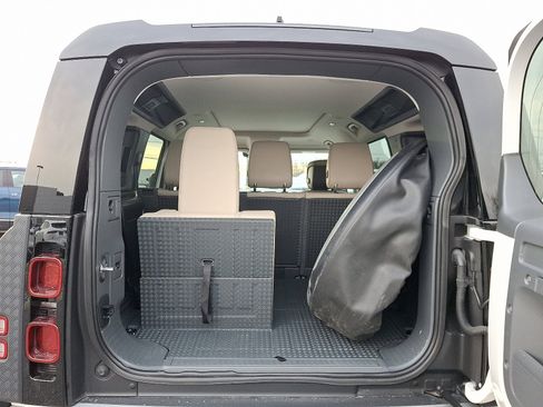 Used 2020 Land Rover Defender 110 HSE image 28