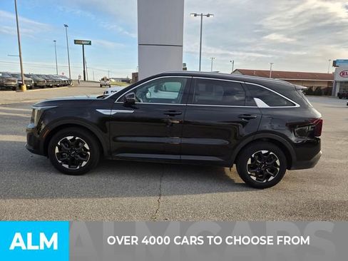 Used 2024 Kia Sorento S image 2