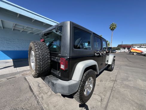 Used 2012 Jeep Wrangler Unlimited Rubicon w/ Connectivity Group image 3