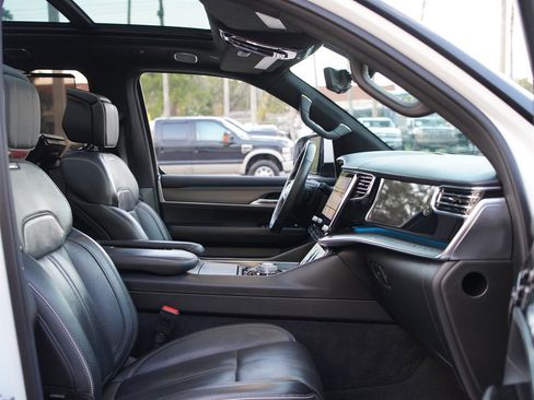 Used 2022 Jeep Grand Wagoneer Series II image 23