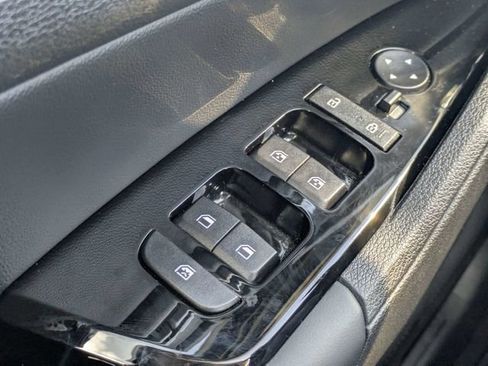 Used 2025 Kia Sportage EX image 21