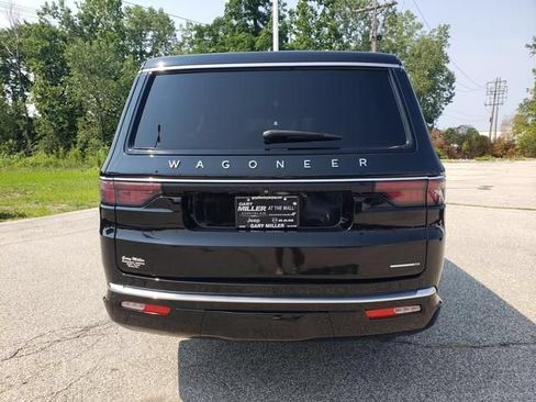Used 2024 Jeep Wagoneer L Series III w/ Premium Group I AWD/4WD image 4
