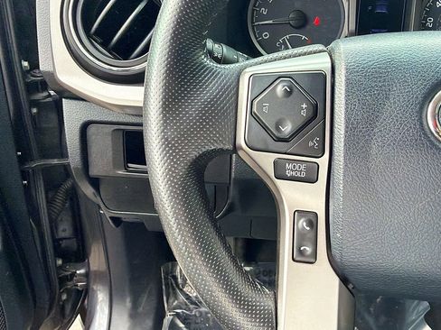 Used 2018 Toyota Tacoma SR5 image 32