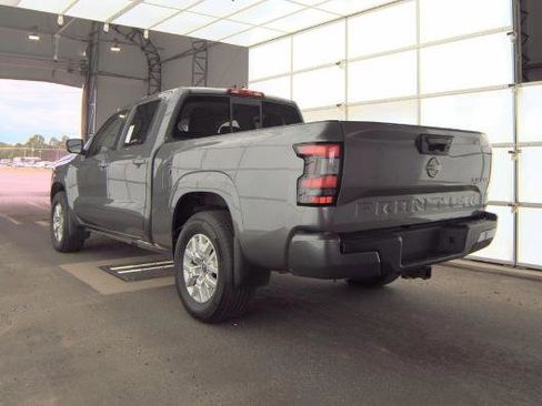 Used 2022 Nissan Frontier SV AWD/4WD image 5