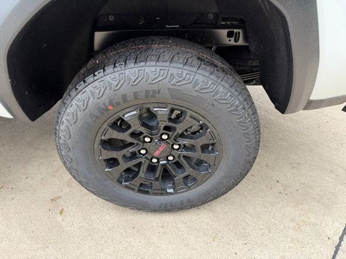 New 2026 GMC Canyon Elevation w/ Convenience Package image 41