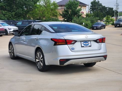 Used 2022 Nissan Altima 2.5 SV FWD image 5
