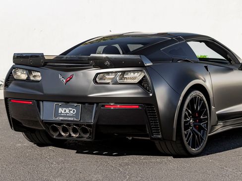 Used 2016 Chevrolet Corvette Z06 w/ 3LZ Preferred Equipment Group RWD image 7