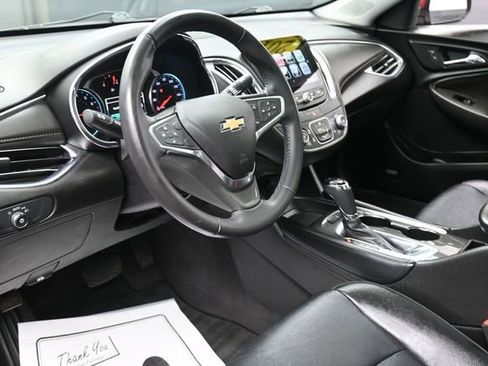 Used 2018 Chevrolet Malibu LT w/ Leather Package FWD image 14