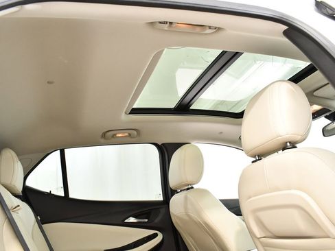 Used 2022 Buick Encore GX Essence w/ Experience Buick Package image 18