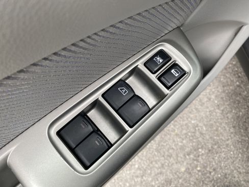 Used 2010 Subaru Forester 2.5X Premium image 18