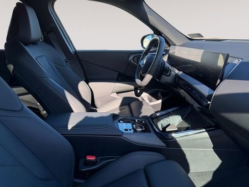 Used 2025 BMW X3 xDrive30i w/ Premium Package image 15