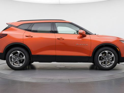 Used 2025 Chevrolet Blazer LT image 11