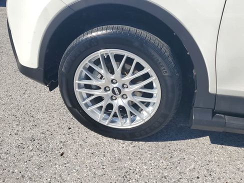 Used 2015 Toyota RAV4 Limited w/ Technology Package image 5