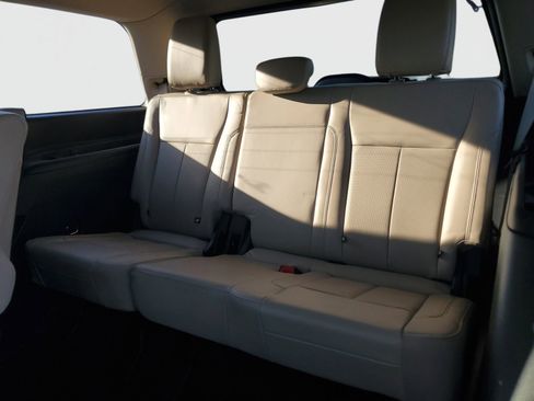 Used 2022 Ford Expedition XLT image 16
