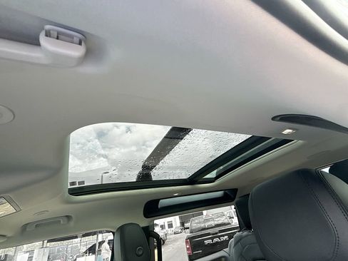 Used 2023 Land Rover Defender 90 SE image 24