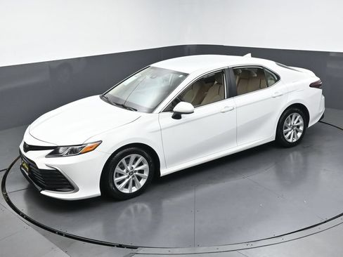 Used 2023 Toyota Camry LE FWD image 39