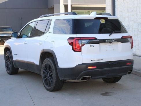 Used 2023 GMC Acadia SLE w/ Driver Convenience Package image 3