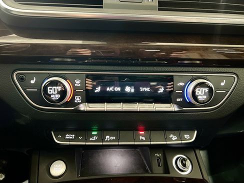 Used 2020 Audi Q5 e Premium image 12