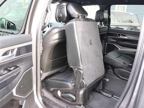 Used 2024 Jeep Wagoneer Series III image 29