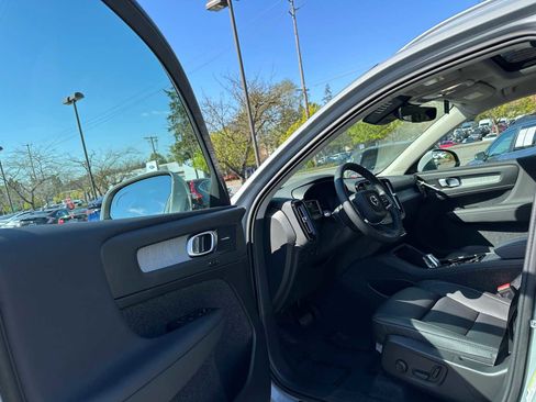 New 2025 Volvo XC40 B5 Ultra w/ Climate Package image 19