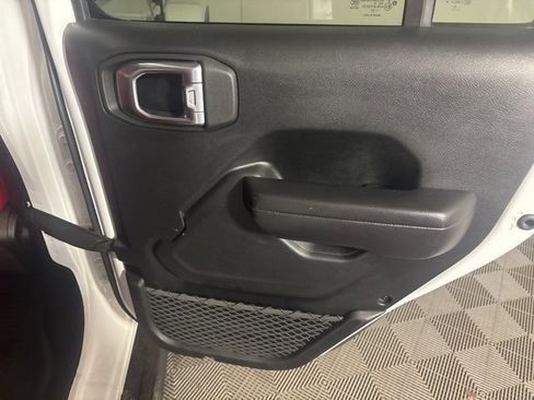 Used 2021 Jeep Gladiator Willys image 27