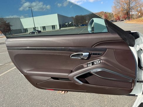 Used 2014 Porsche 911 Turbo S image 22