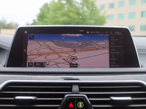 Used 2020 BMW 740i w/ M Sport Package image 34