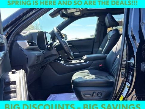 Used 2025 Toyota Sienna XSE image 9