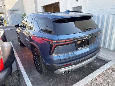 Used 2025 Chevrolet Traverse Z71 w/ LPO, Illumination Package AWD/4WD image 3