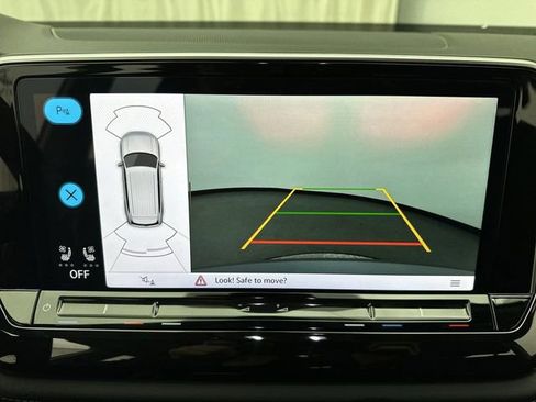 Certified 2025 Volkswagen Atlas SE image 19