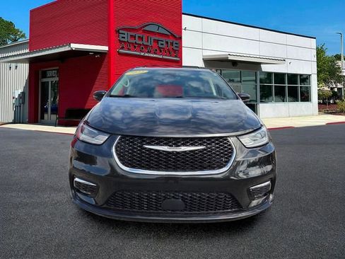 Used 2022 Chrysler Pacifica Touring-L image 8