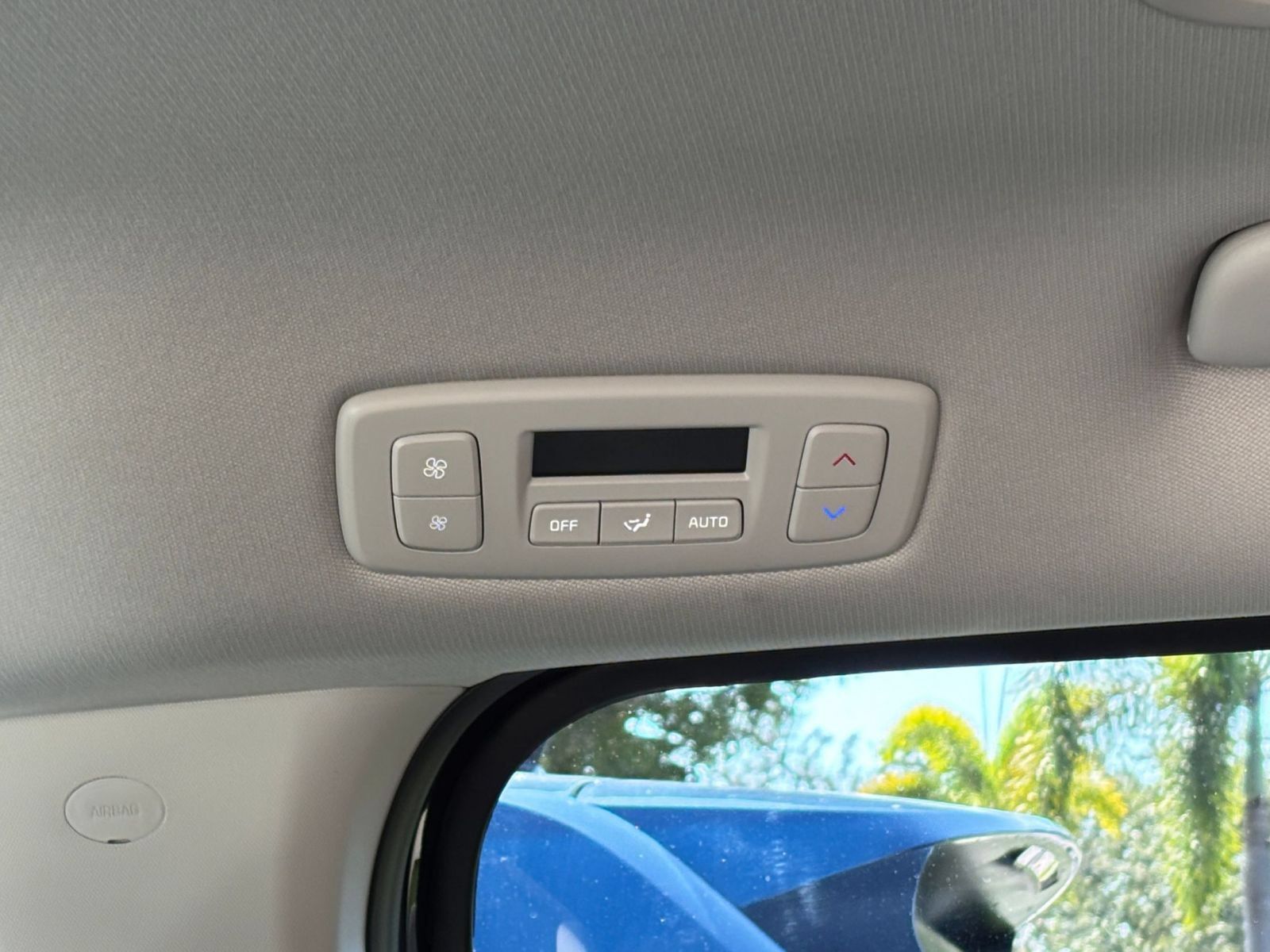 Used 2026 Kia Carnival FWD image 24