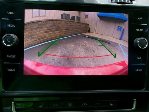 Used 2019 Volkswagen Golf S image 16