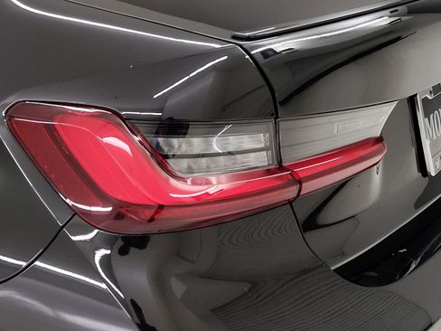 Used 2025 BMW 330i Sedan w/ M Sport Package image 8